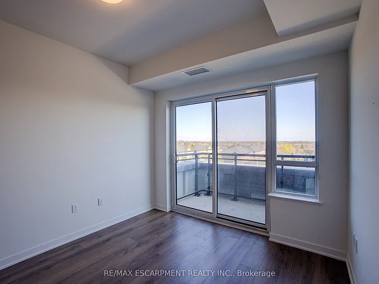 395 Dundas St W #413 — Photo 14