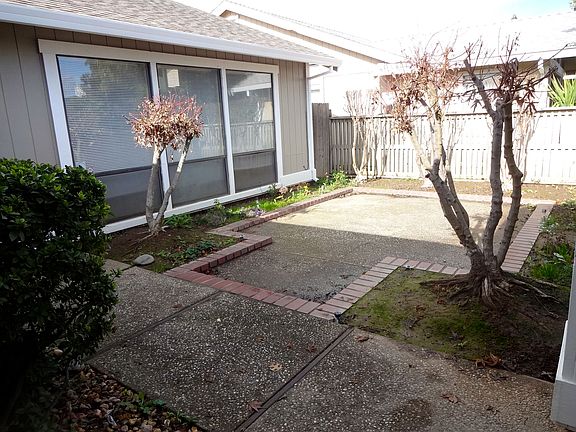 2nd image of 8095 Darien Cir