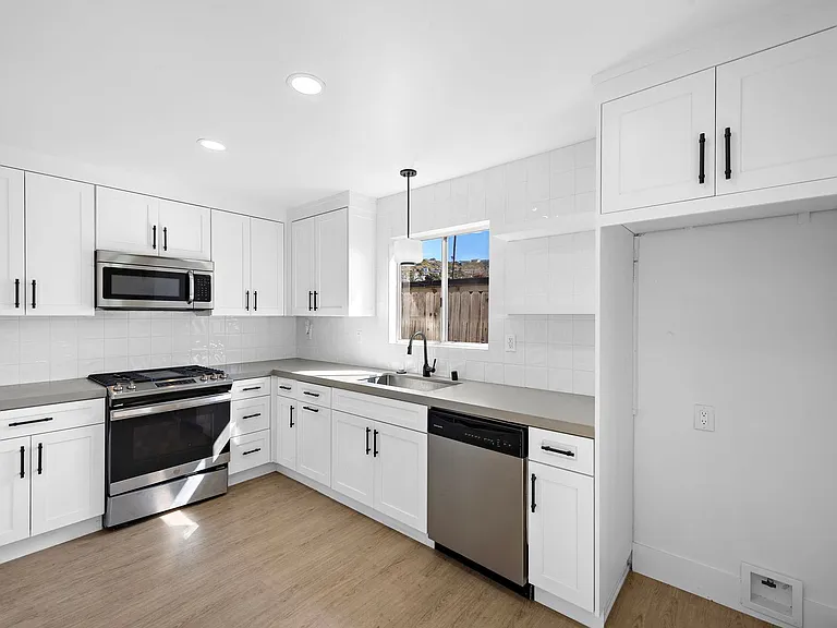 219 Avenida Santa Barbara — Photo 6