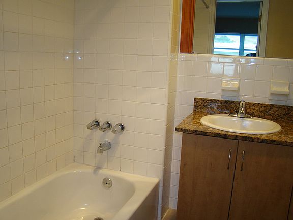 5th image of 1941 NE 51st St APT 25