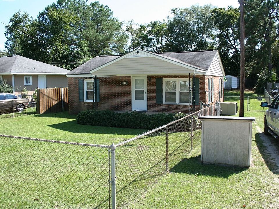  Front view 817 Veda St