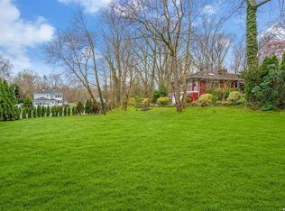 17 Luquer Rd, Manhasset, NY 11030