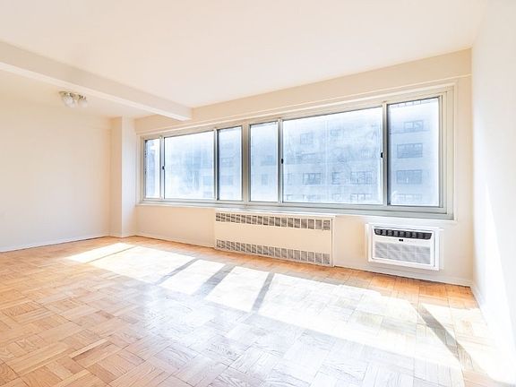 5th image of 249 E 48th St APT 8C
