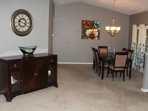 4th image of 16615 Vallely Dr