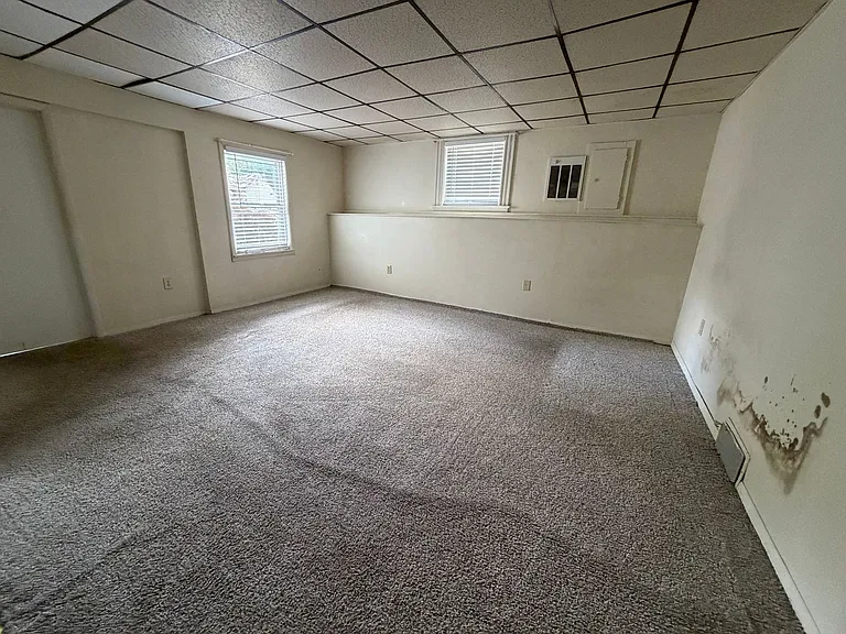 412 E Maiden St — Photo 12