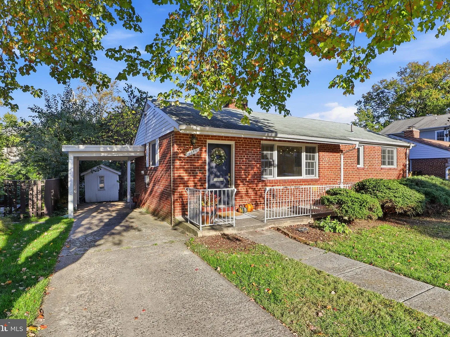 3 bed, 2.0 bath, 1382 sqft, $3,900 — Photo 3