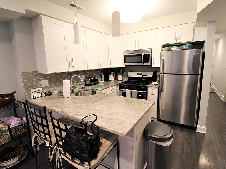 2329 W Barry Ave — Photo 3