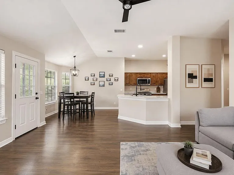 714 Newport Dr — Photo 8