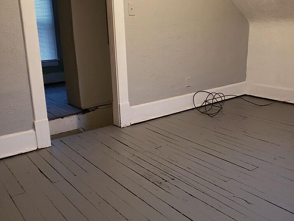 5th image of 934 Washington Ave