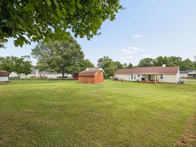 504 Riverview Dr — Photo 41