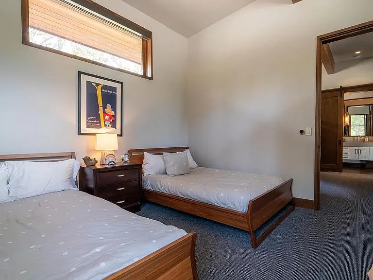 10569 Glenbrook Ct — Photo 34