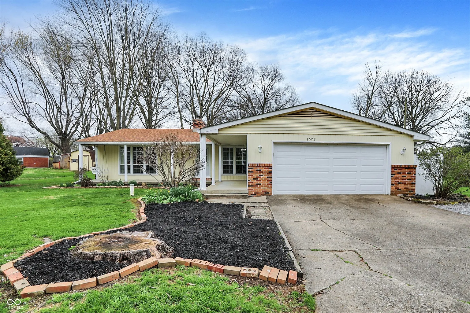 1578 Edgehill Rd photo 1