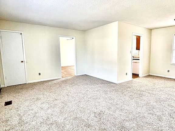 4th image of 812 Bedrock Dr
