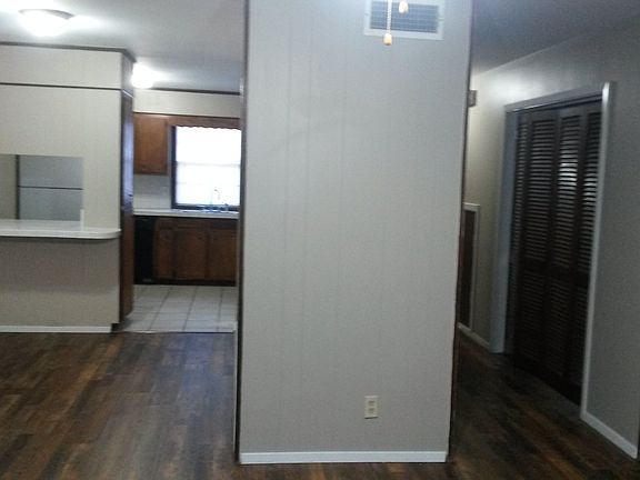 3rd image of 106 Parkwest Dr APT 3B