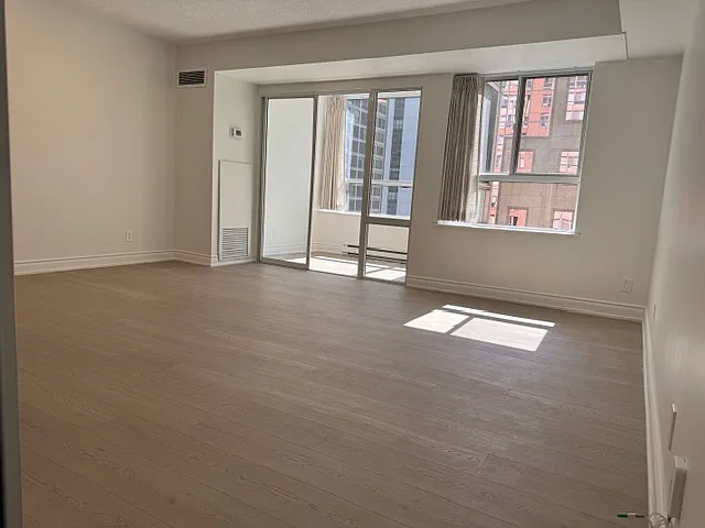 711 Bay St #1318 — Photo 15