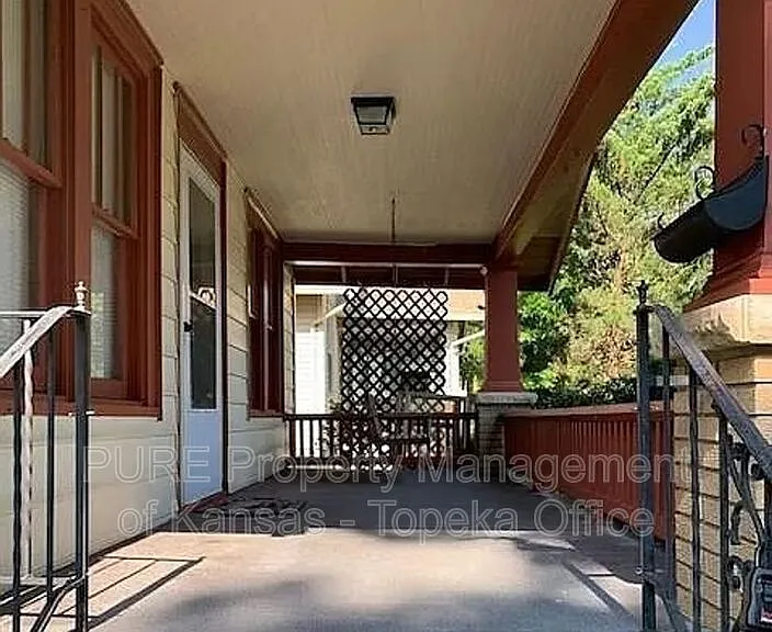 2219 SW Huntoon St — Photo 2