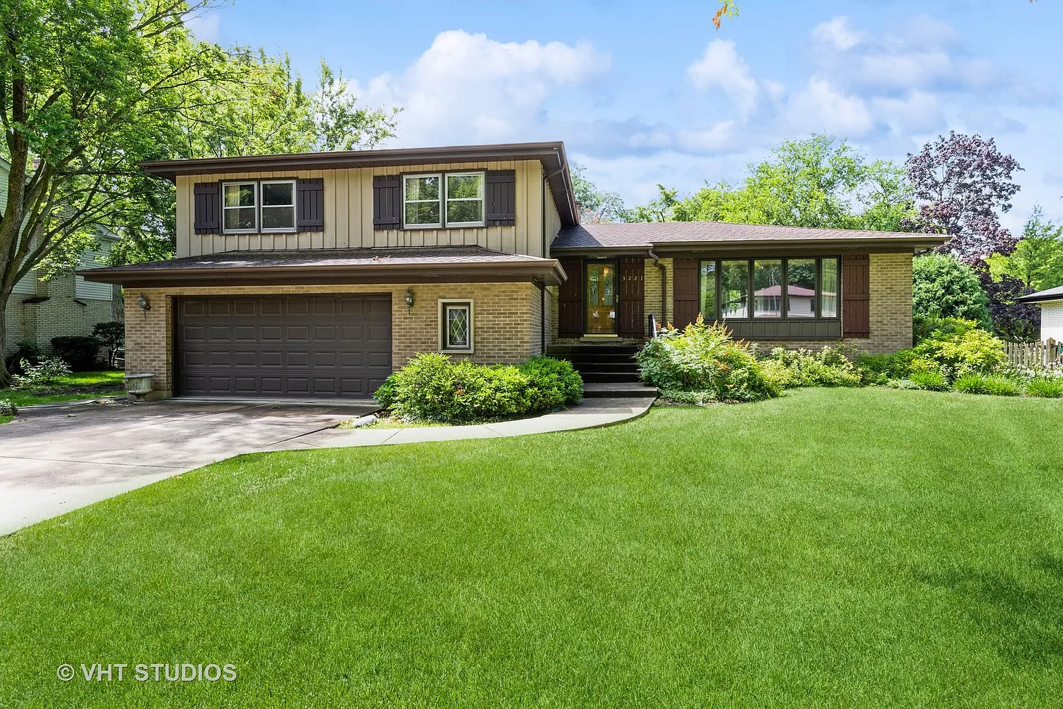 3221 Prestwick Ln photo 1