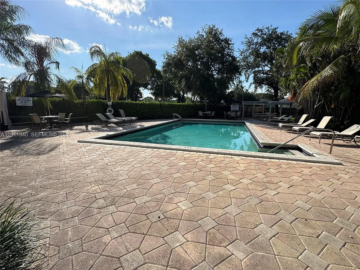 Building Photo - 2160 SW 16th Ave #416
