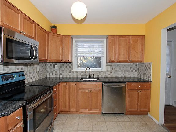 5th image of 48 Cypress Ln