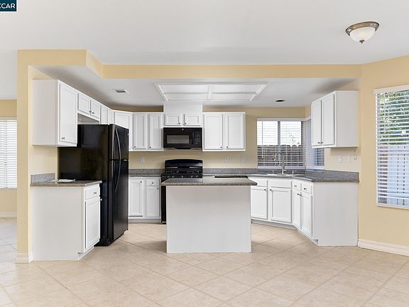4th image of 1054 Saint Raphael Dr