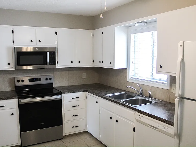 4919 Davenport St #3 — Photo 15
