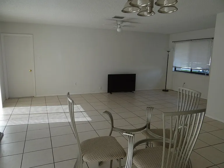 1250 Autumn St — Photo 4