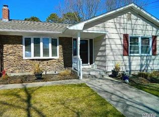 15 Lovell Rd, Hampton Bays, NY 11946