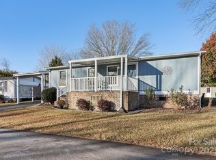 302 Meadowbrook Ct, Hendersonville, NC 28792