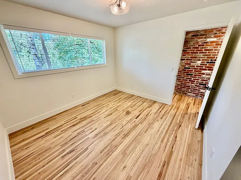 7407 SW 36th Ave — Photo 16
