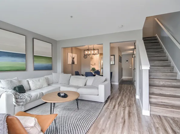 175 1st Pl NW APT 112, Issaquah, WA 98027