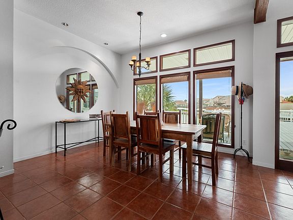 4th image of 3905 Isla Del Sol