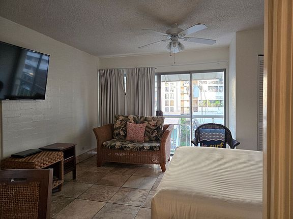 2nd image of 240 Liliuokalani Ave APT 401