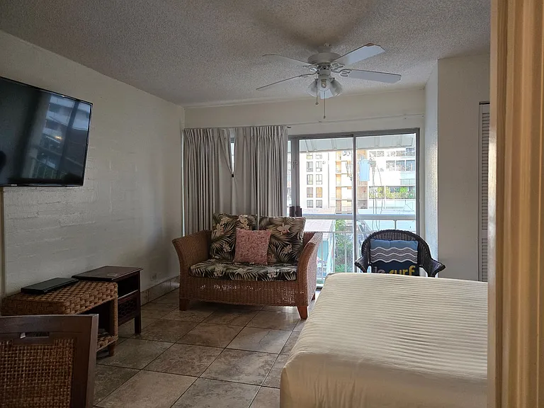 240 Liliuokalani Ave — Photo 4