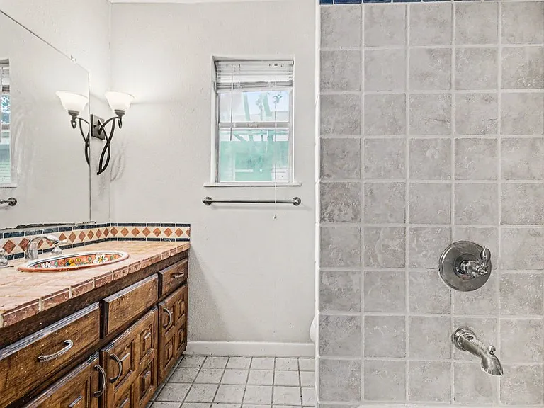 8615 Skyline Dr — Photo 15