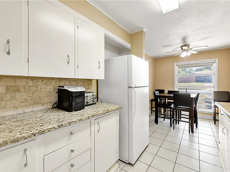 520 Helena St — Photo 12