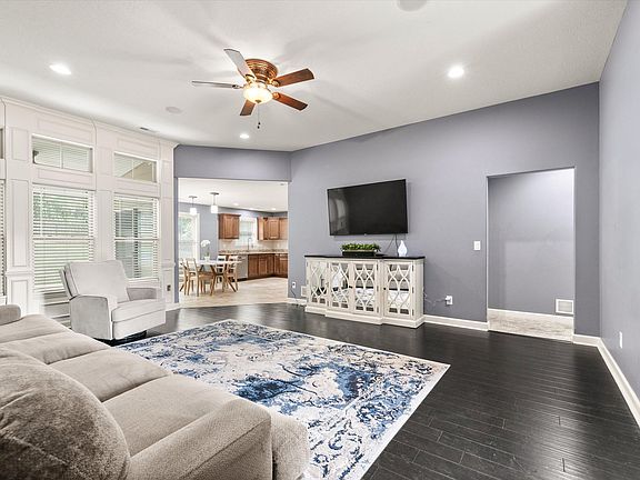 5th image of 3404 Crape Myrtle Dr