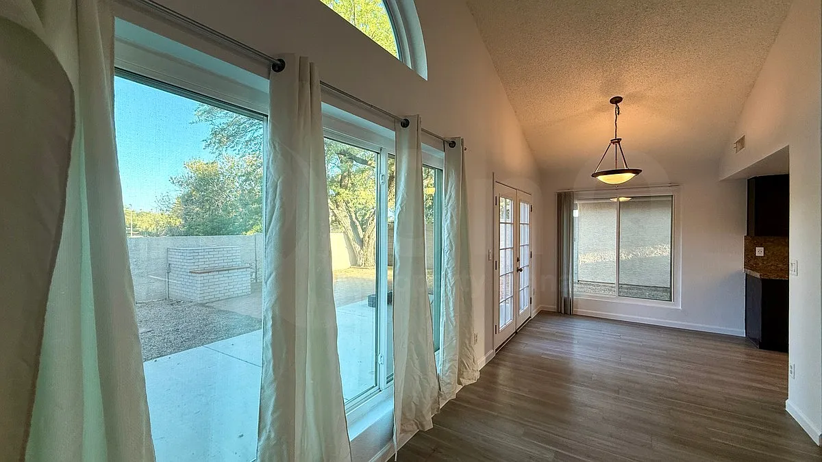 3 bed, 2.5 bath, 1672 sqft, $2,199 — Photo 3