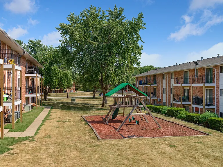 Colonial Village — Photo 10