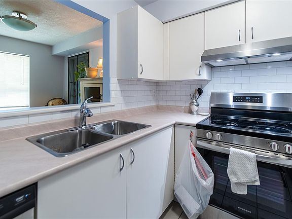 4th image of 832 Fisgard St #304