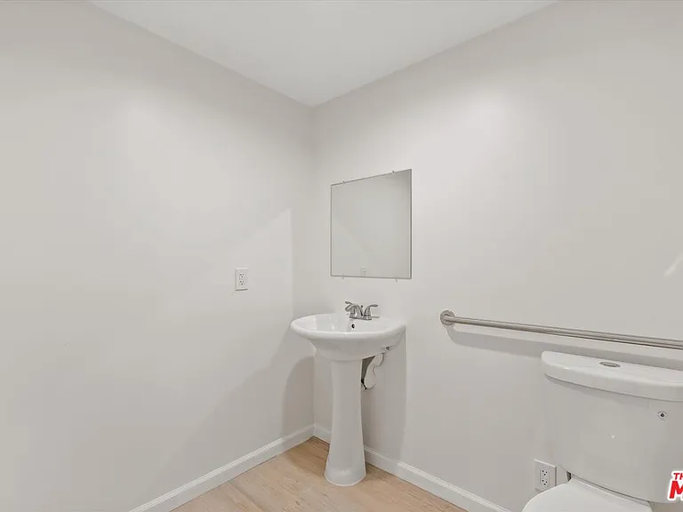 1409 N Hobart Blvd #104 — Photo 1