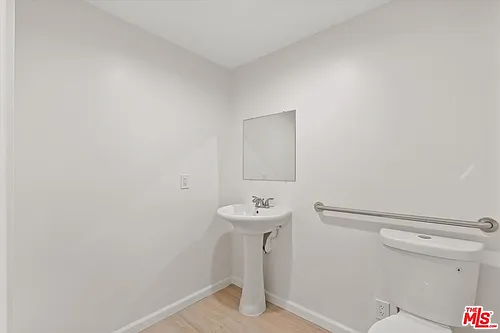 1409 N Hobart Blvd #104 Photo 1