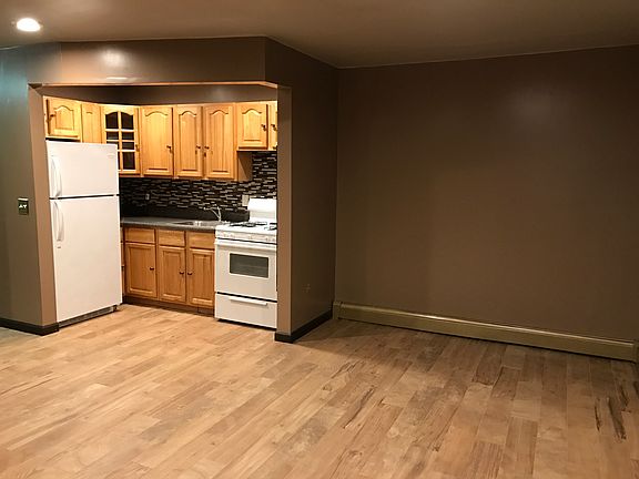4th image of 13944 182nd Street # First Floor