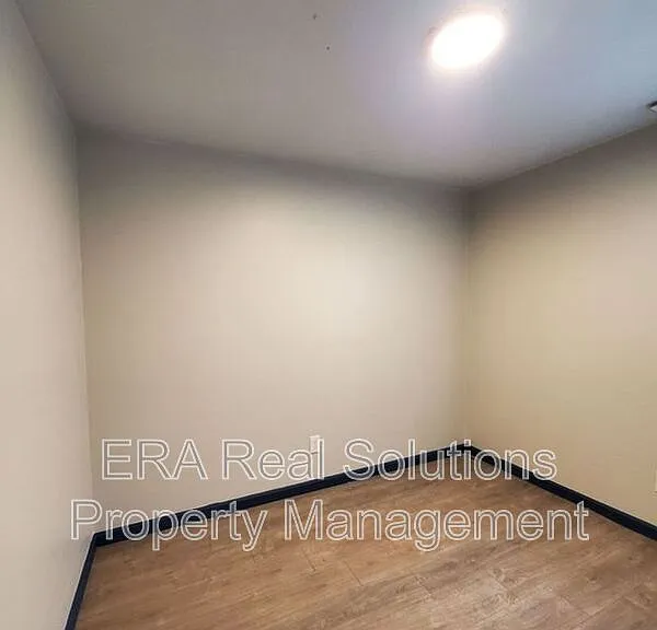 1038 14th Ave — Photo 13