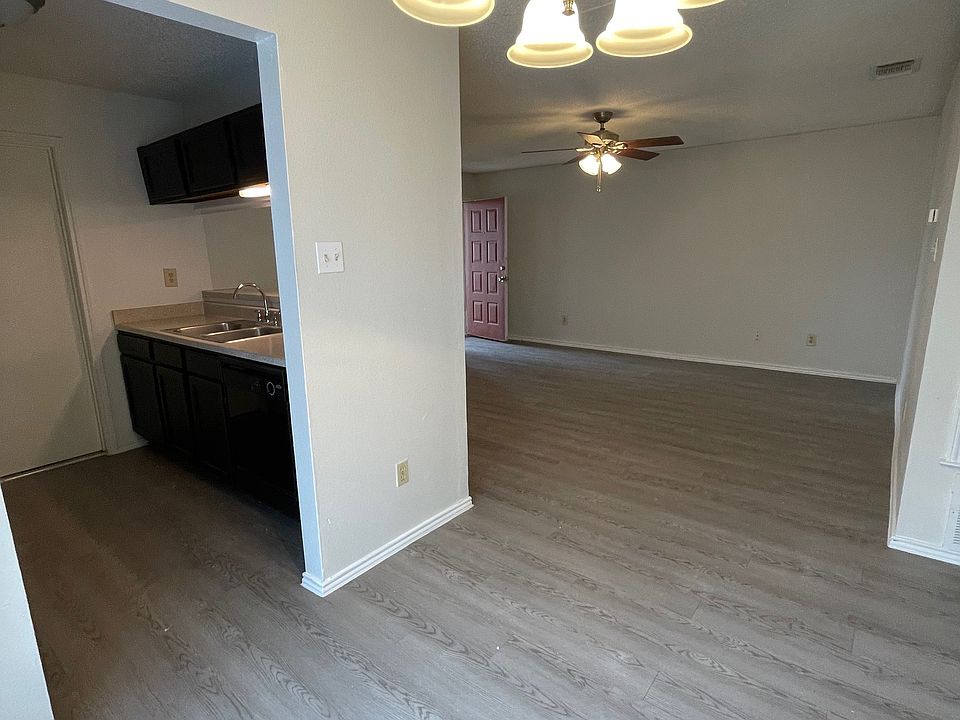 2nd image of 14434 Edgemont St