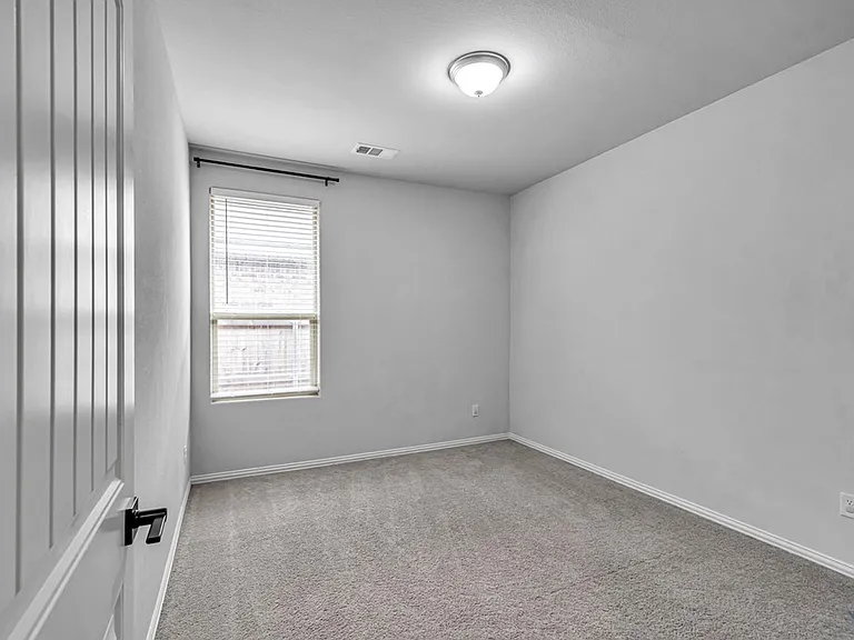 719 Minuteman Rd — Photo 10