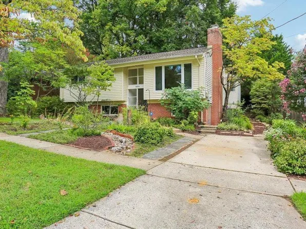 6511 Callander Dr, Bethesda, MD 20817