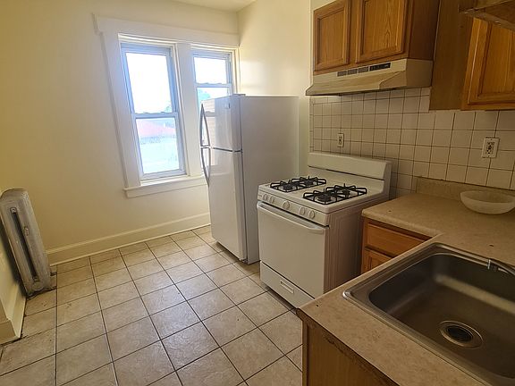5th image of 526 S 15th St #7