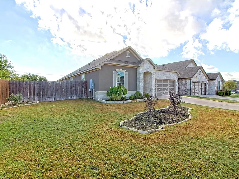 31443 Kingsway Rd — Photo 2