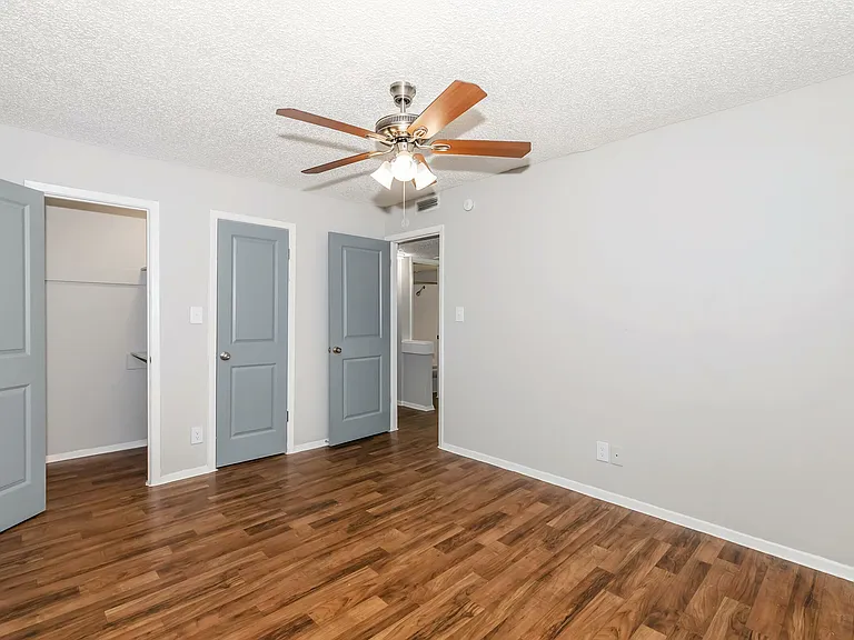 Lamar Place Apartments — Photo 38