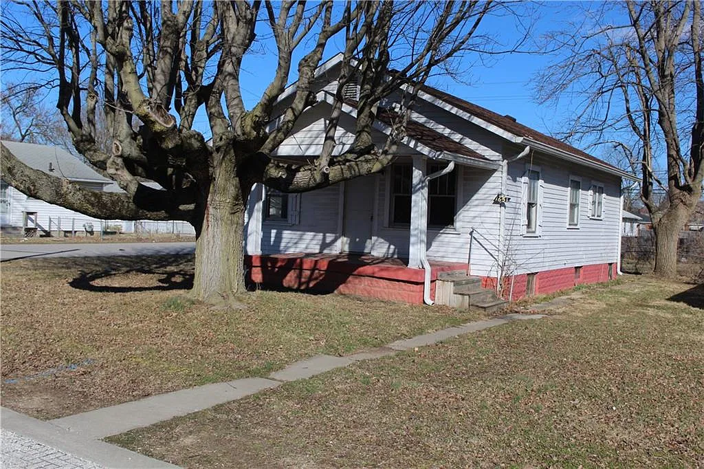 1651 N Alton Ave photo 1